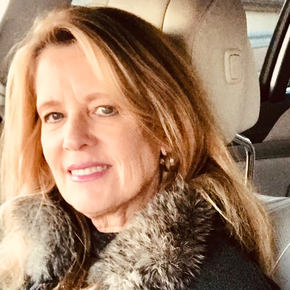 Meet your Posher, Lori - Picture 3 of 3